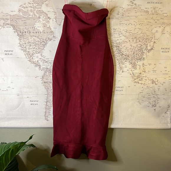 HOUSE OF CB ‘Fabrizia’ Wine Bandage Strapless Dress NWOT - Picture 5 of 10